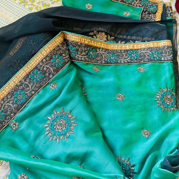 Elegant Teal and Gray Embroidered Fabric - Picture 15 of 16